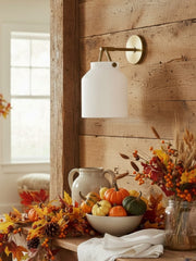 Hanton Minimal Wandleuchte – Vintage Milchglas Wandleuchte und Metallakzent